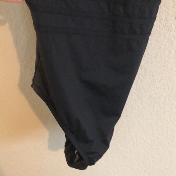 LA BLANCA Island Goddess Multi-Strap Cross-Back - Picture 15 of 16